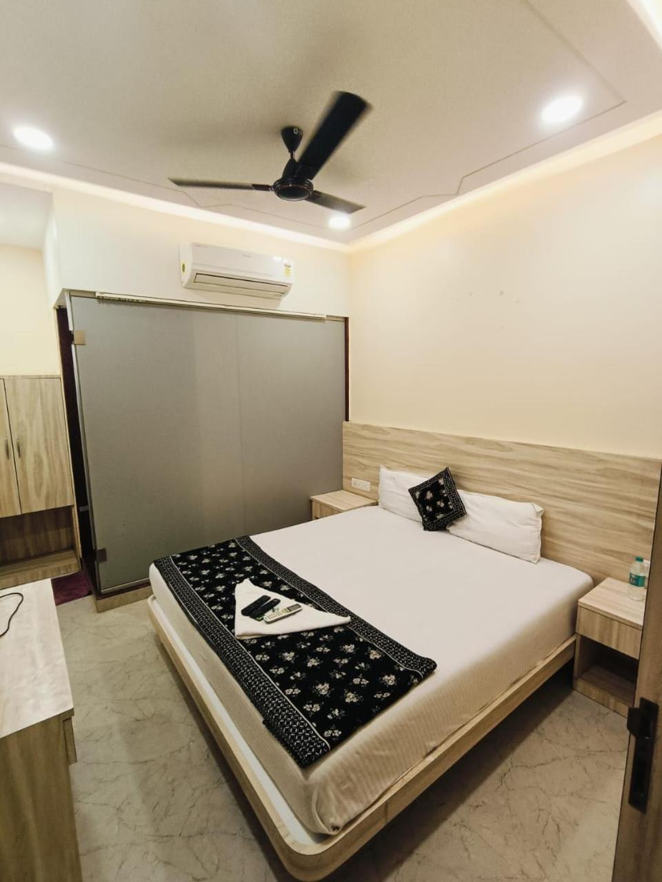 The Kiwwi Hotel Mumbai Exterior photo